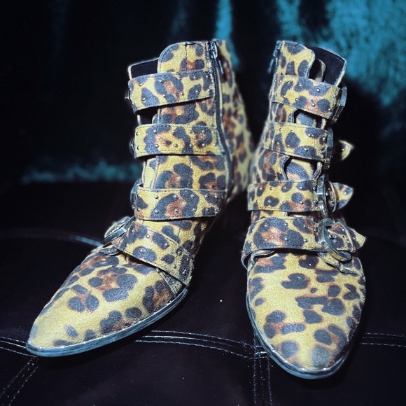 Boohoo Leopard Booties - Picture 1 of 4